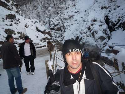Japão: Nagano – Juba e Renato Visitantes em uma trilha coberta de neve em Nagano