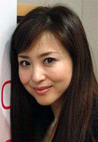 Top 10 celebridades com a "mais bela pele branca" Retrato de uma atriz japonesa com cabelos escuros