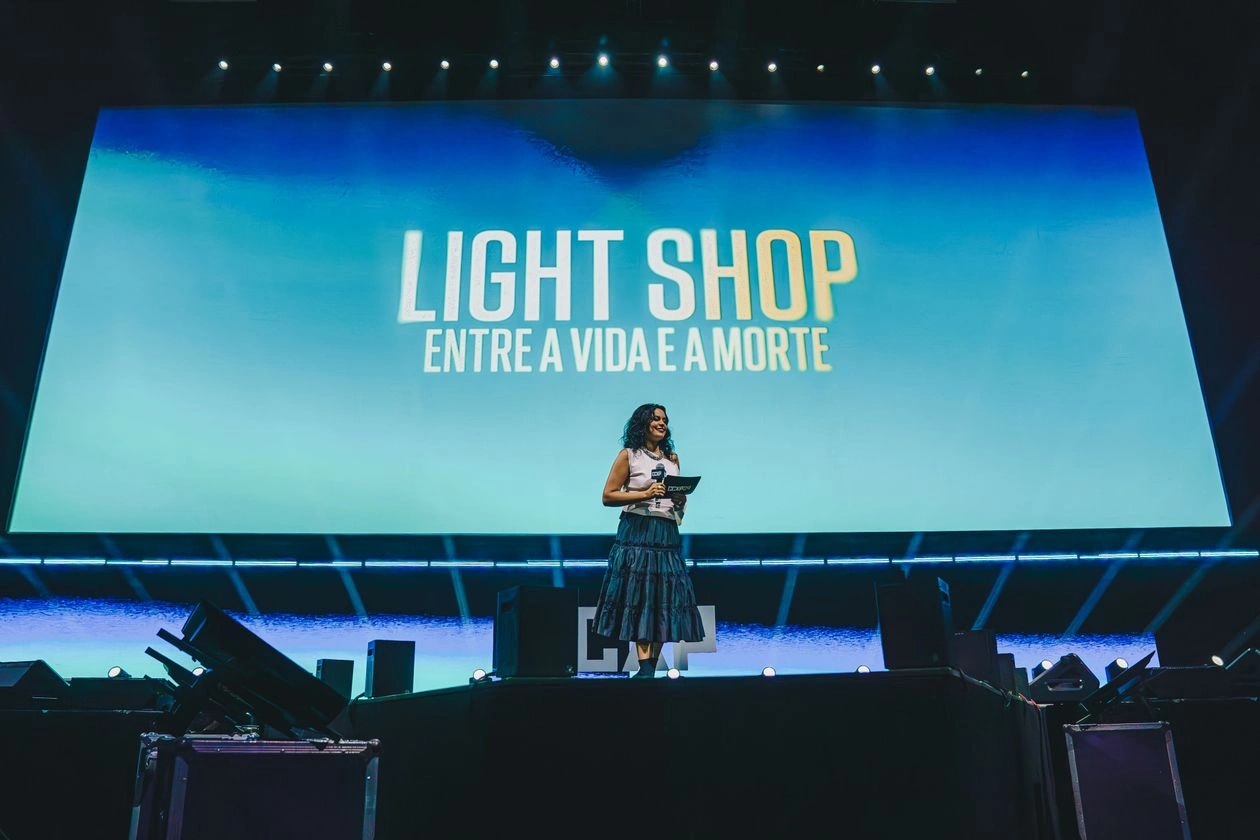 CCXP24 | Público conferiu painel exclusivo de Light Shop: Entre a Vida e a Morte no Palco Thunder by Claro tv+