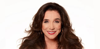 Marisa Orth leva humor e humanidade aos palcos do Superlógica Next 2025