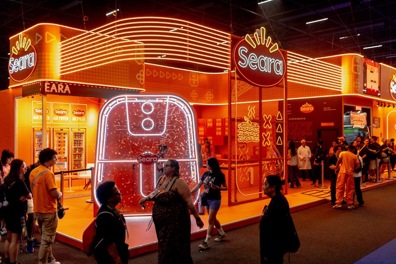 Seara leva gameplay com a mente à CCXP25 em experiência que libera as mãos para o snack perfeito