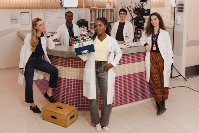 Protagonizada por Clara Moneke, MED é a primeira série médica brasileira da Netflix (Crédito- Alexandre Schneider _ Netflix)