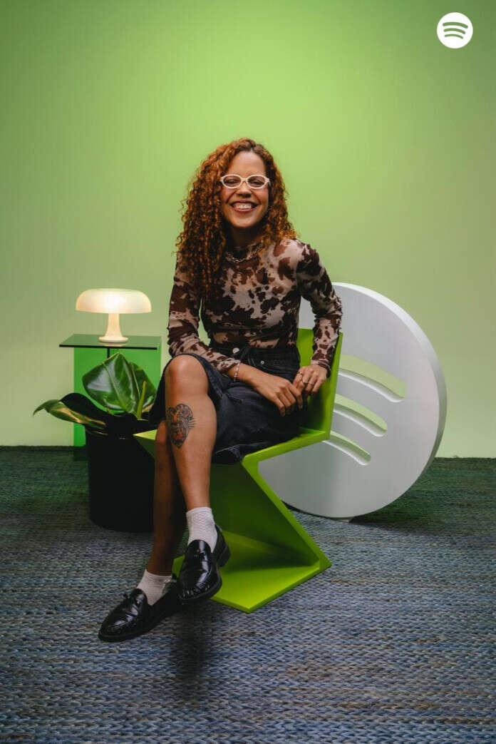 Autora baiana Sofia Oliveira