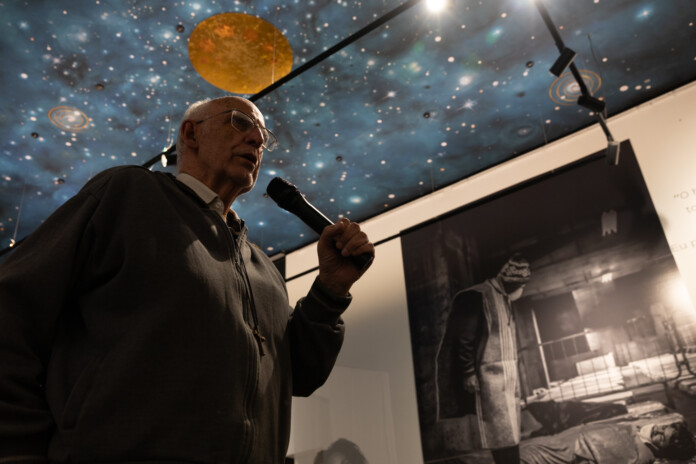 Padre Júlio Lancellotti durante a inauguração da exposição na Lacerdine Galeria