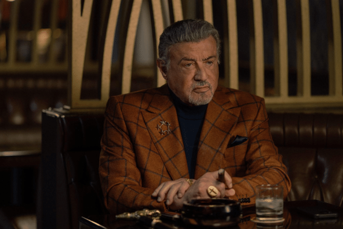 Sylvester Stallone como Dwight Manfredi
